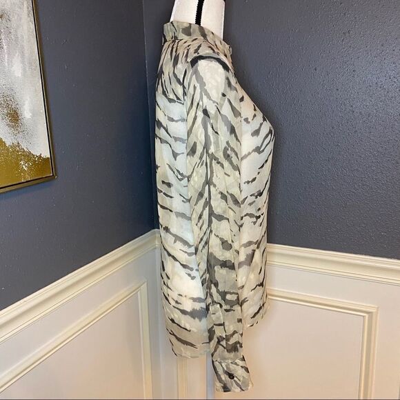 Equipment Femme Silk Button Down Blouse - Picture 4 of 9